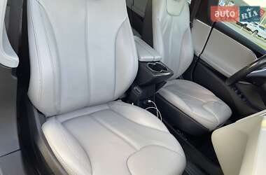 Лифтбек Tesla Model S 2015 в 