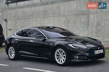 Лифтбек Tesla Model S 2017 в Львове