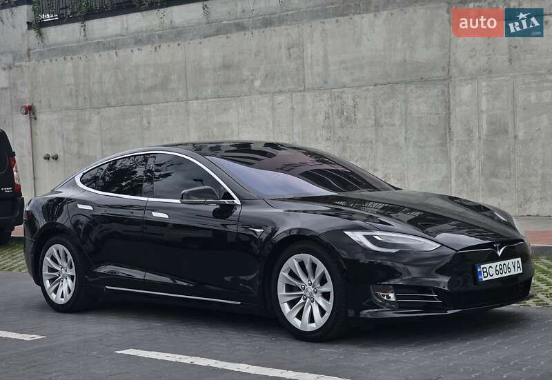 Лифтбек Tesla Model S 2017 в 