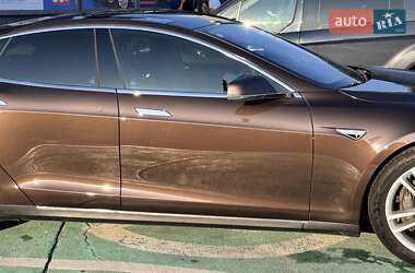 Лифтбек Tesla Model S 2013 в 