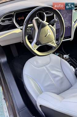 Лифтбек Tesla Model S 2013 в 