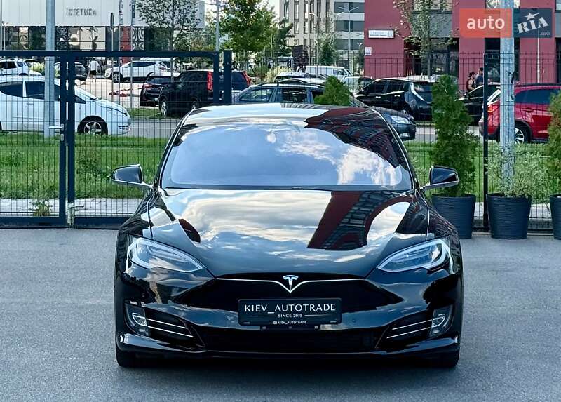 Лифтбек Tesla Model S 2018 в Киеве