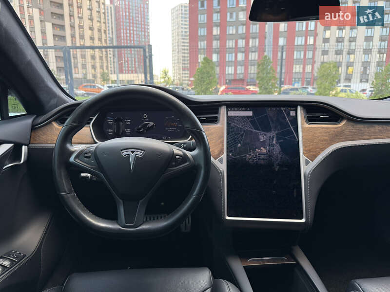 Лифтбек Tesla Model S 2018 в Киеве