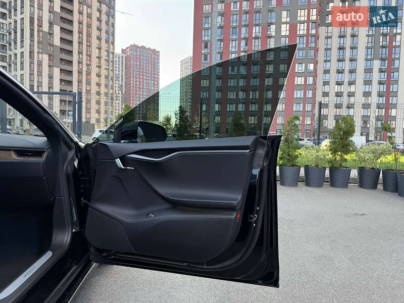 Лифтбек Tesla Model S 2018 в Киеве