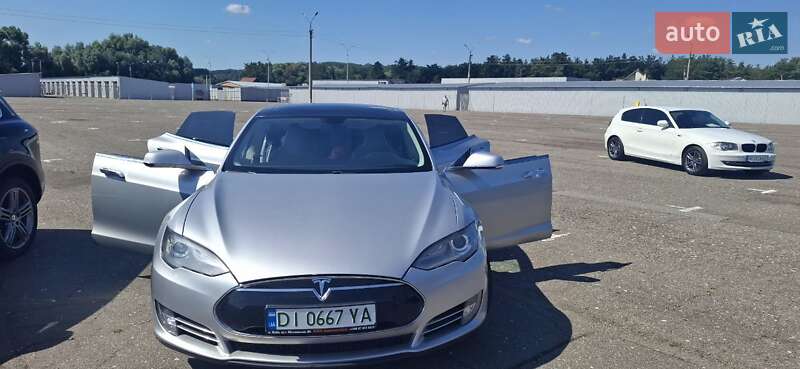 Лифтбек Tesla Model S 2012 в 