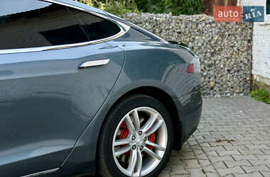Лифтбек Tesla Model S 2013 в 