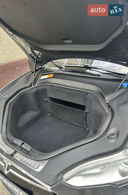 Лифтбек Tesla Model S 2013 в 