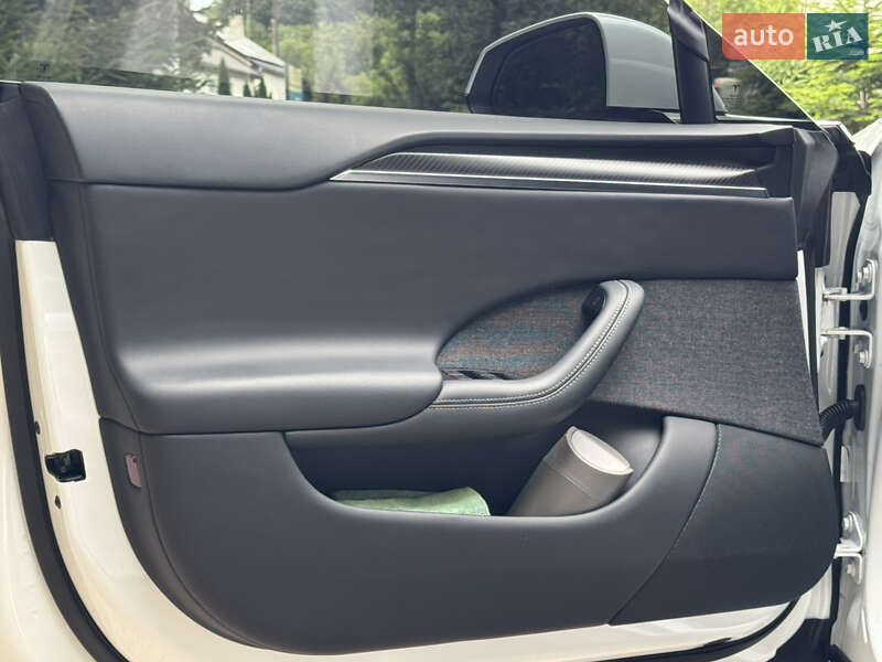 Лифтбек Tesla Model S 2023 в Львове