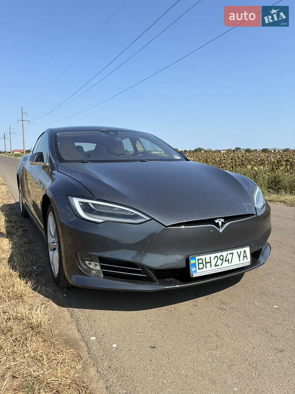 Лифтбек Tesla Model S 2016 в 