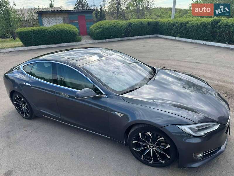 Лифтбек Tesla Model S 2016 в Каменском