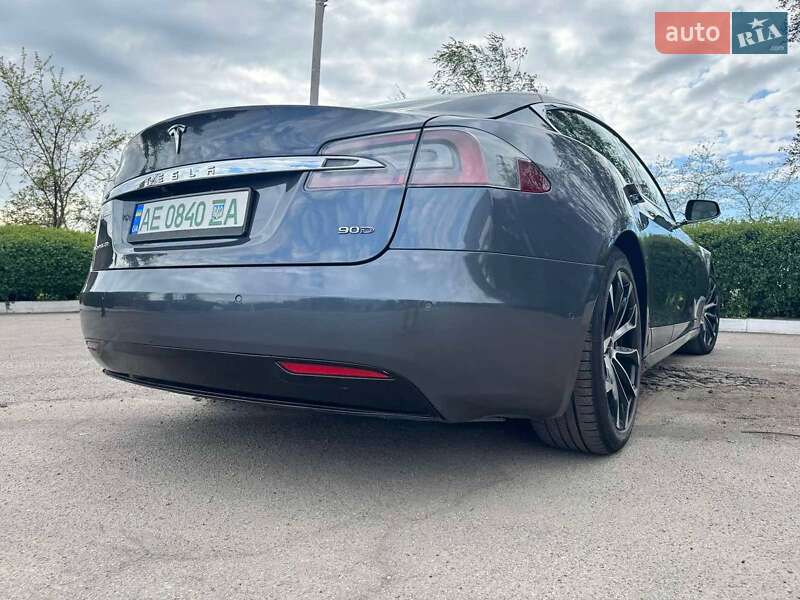 Лифтбек Tesla Model S 2016 в Каменском