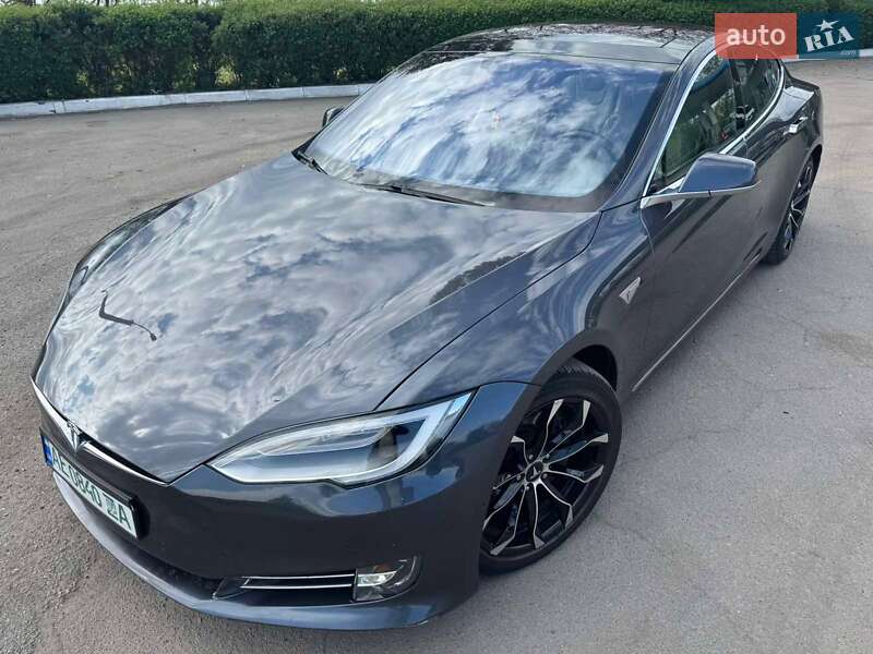 Лифтбек Tesla Model S 2016 в Каменском