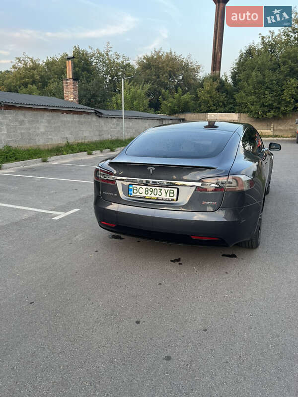 Лифтбек Tesla Model S 2016 в Львове
