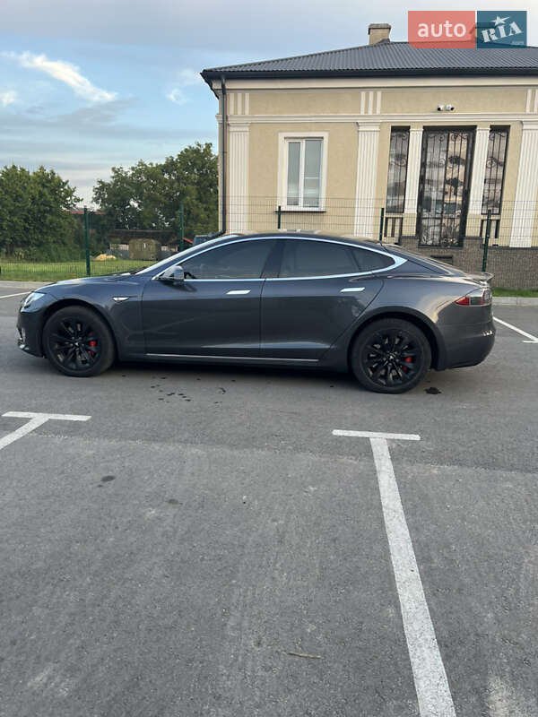Лифтбек Tesla Model S 2016 в Львове