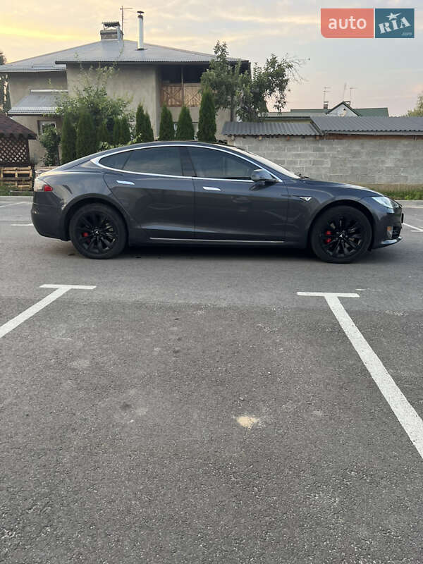 Лифтбек Tesla Model S 2016 в Львове