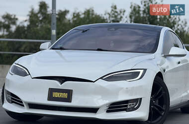 Лифтбек Tesla Model S 2014 в 
