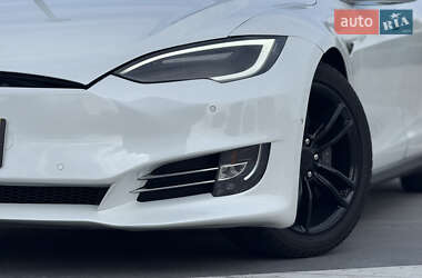 Лифтбек Tesla Model S 2014 в 