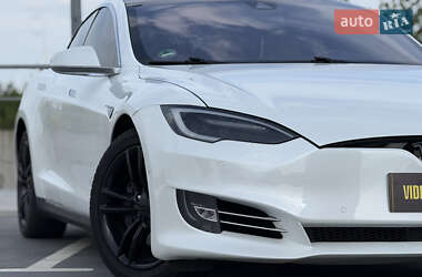 Лифтбек Tesla Model S 2014 в 