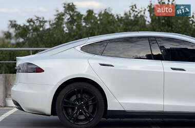 Лифтбек Tesla Model S 2014 в 