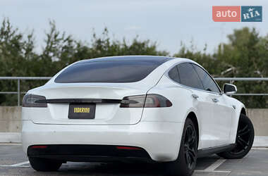 Лифтбек Tesla Model S 2014 в 
