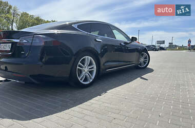 Лифтбек Tesla Model S 2015 в Луцке