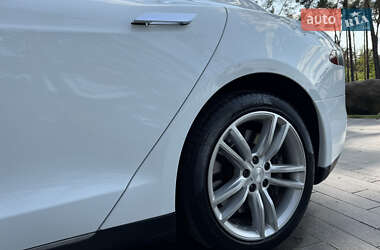 Лифтбек Tesla Model S 2014 в 