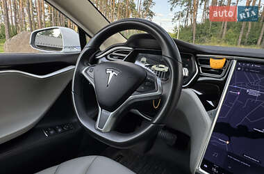 Лифтбек Tesla Model S 2014 в 