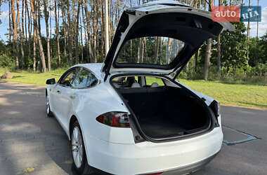 Лифтбек Tesla Model S 2014 в 