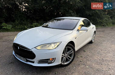 Лифтбек Tesla Model S 2014 в 