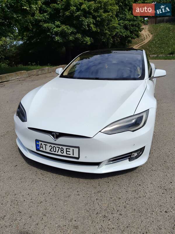 Лифтбек Tesla Model S 2016 в Ивано-Франковске