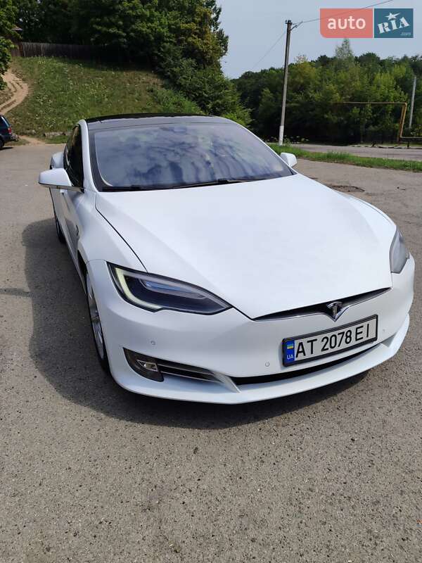 Лифтбек Tesla Model S 2016 в 