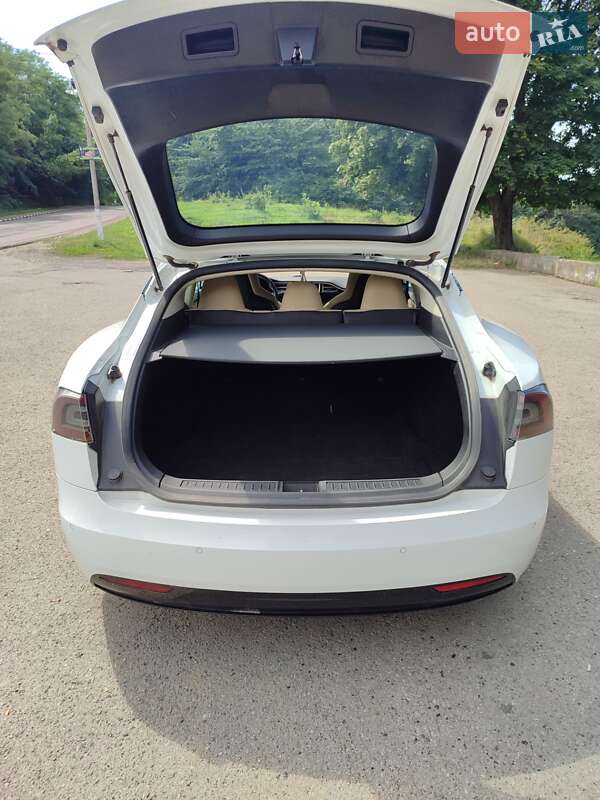 Лифтбек Tesla Model S 2016 в Ивано-Франковске