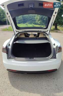 Лифтбек Tesla Model S 2016 в 