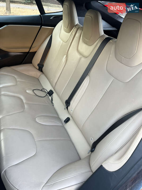 Лифтбек Tesla Model S 2017 в Кривом Роге