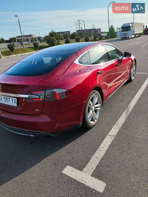 Лифтбек Tesla Model S 2014 в Мукачево