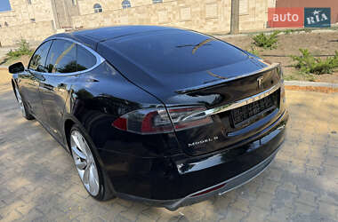Лифтбек Tesla Model S 2015 в 