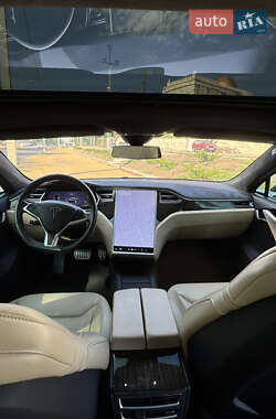 Лифтбек Tesla Model S 2015 в 