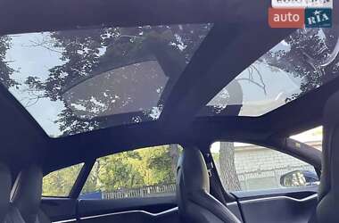 Лифтбек Tesla Model S 2015 в 