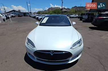 Tesla Model S 2015