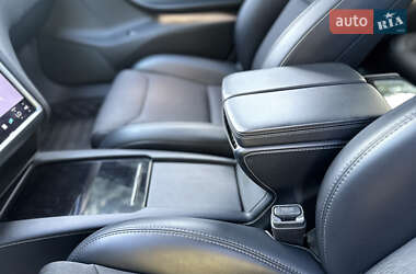 Лифтбек Tesla Model S 2018 в 