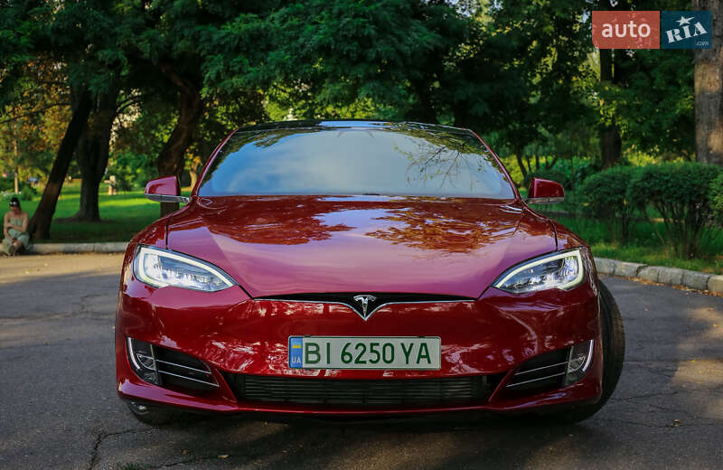 Лифтбек Tesla Model S 2017 в Кременчуге