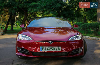 Лифтбек Tesla Model S 2017 в 
