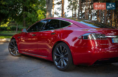 Лифтбек Tesla Model S 2017 в 