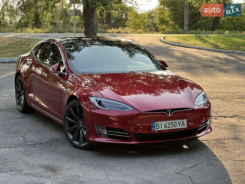 Лифтбек Tesla Model S 2017 в Кременчуге