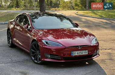 Лифтбек Tesla Model S 2017 в 