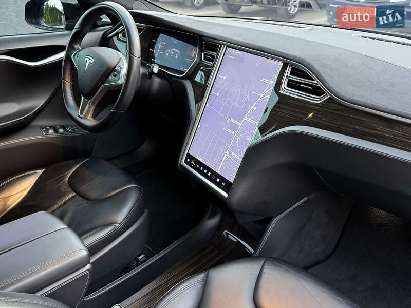 Лифтбек Tesla Model S 2015 в Тернополе