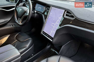 Лифтбек Tesla Model S 2015 в 