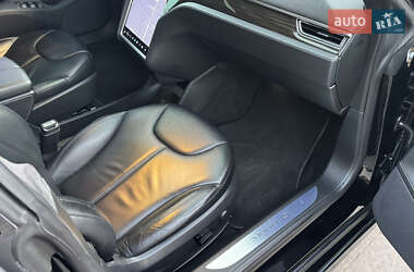 Лифтбек Tesla Model S 2015 в 