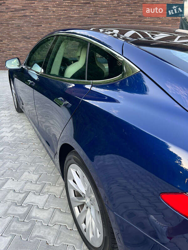 Ліфтбек Tesla Model S 2018 в Чернівцях