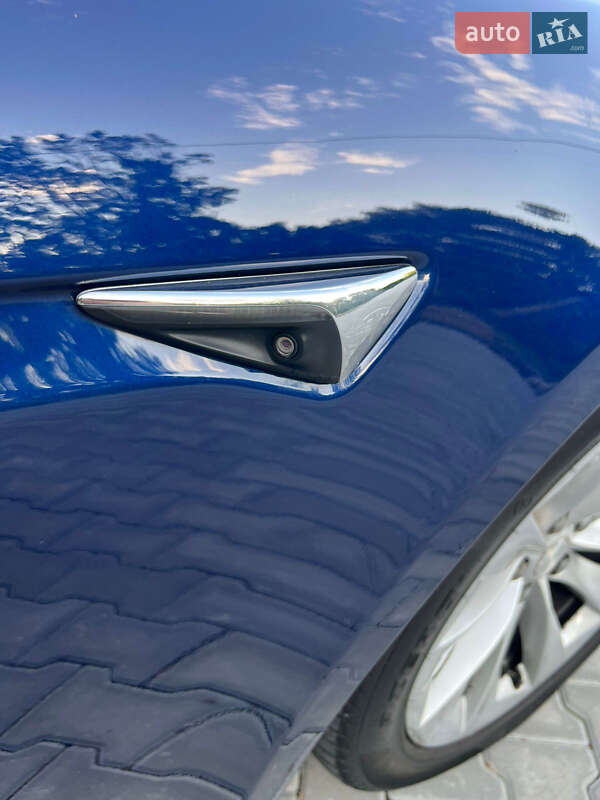 Ліфтбек Tesla Model S 2018 в Чернівцях